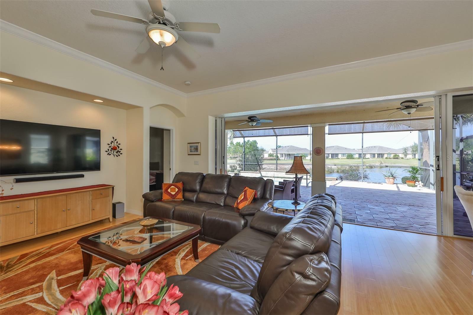 Property Photo:  1047 Emerald Dunes Drive  FL 33573 