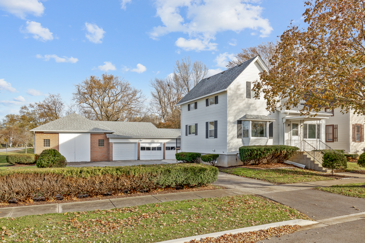 Property Photo:  6604 Elm Street  IL 60180 