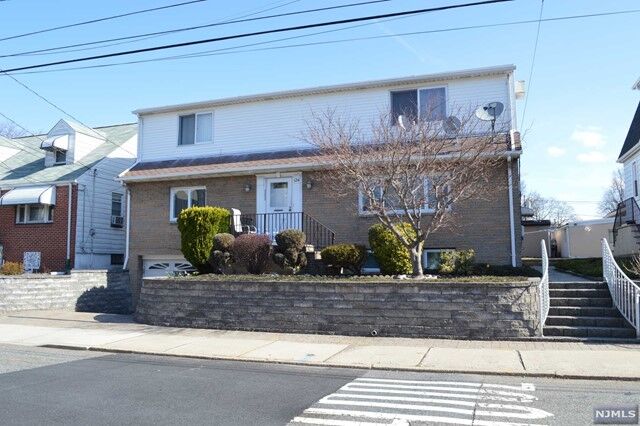 Property Photo:  124 Biltmore Street 2  NJ 07031 
