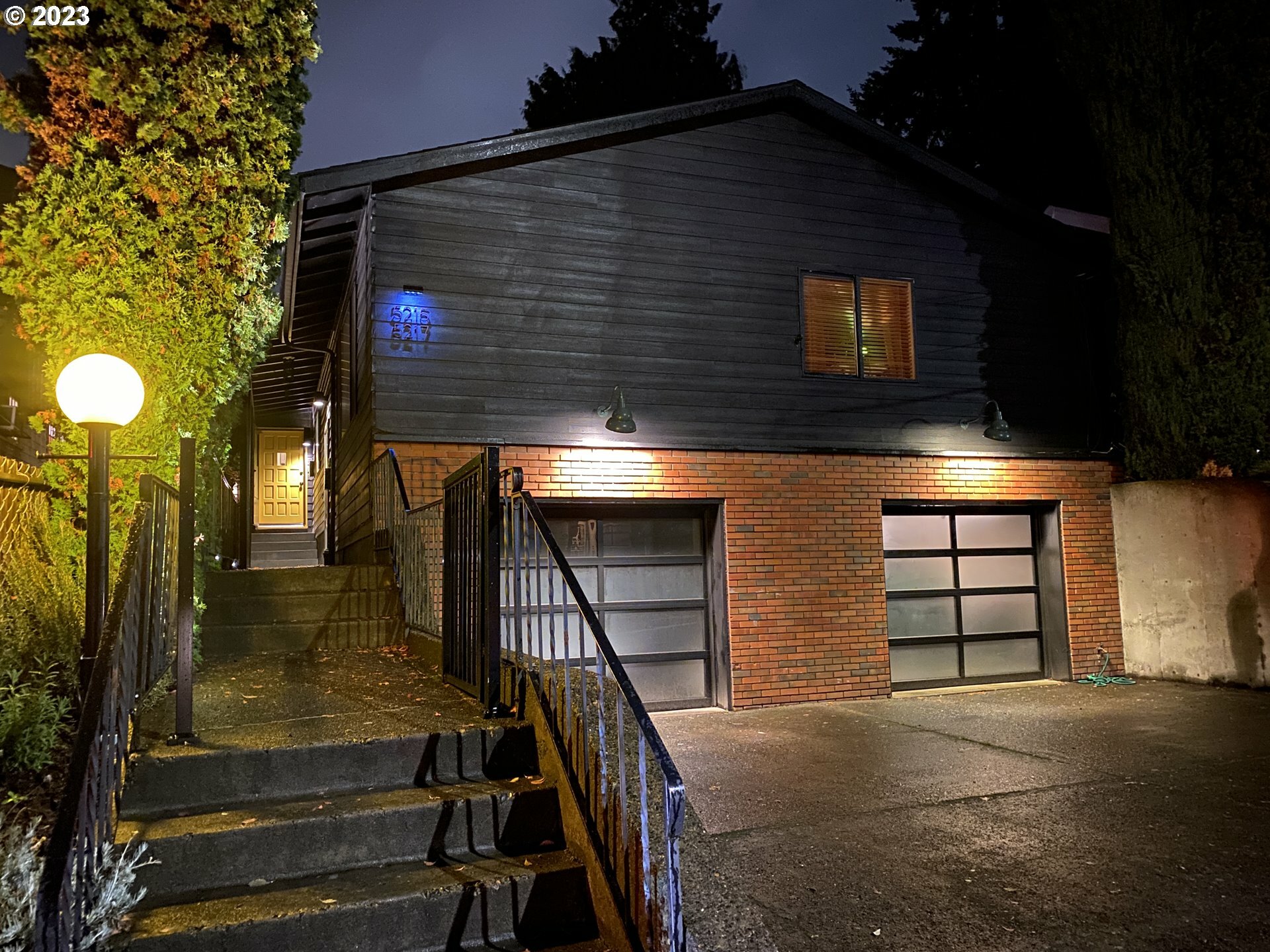 Property Photo:  5215 SE Division St  OR 97206 