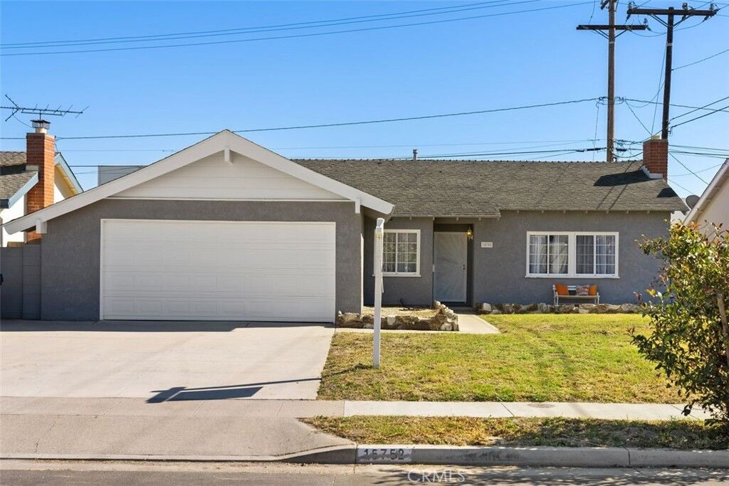 Property Photo:  15752 Hummingbird Lane  CA 92649