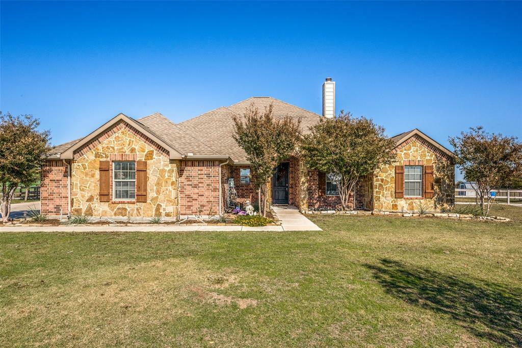 Property Photo:  330 Montana Court  TX 76078 