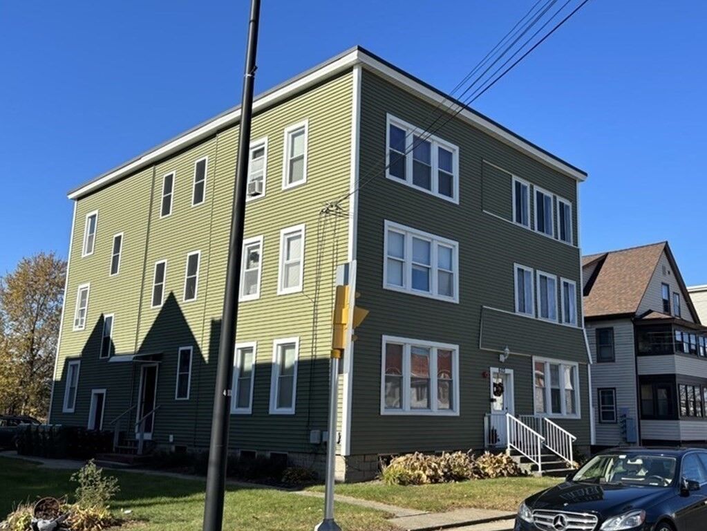 Property Photo:  603 Grattan St. 3R  MA 01020 