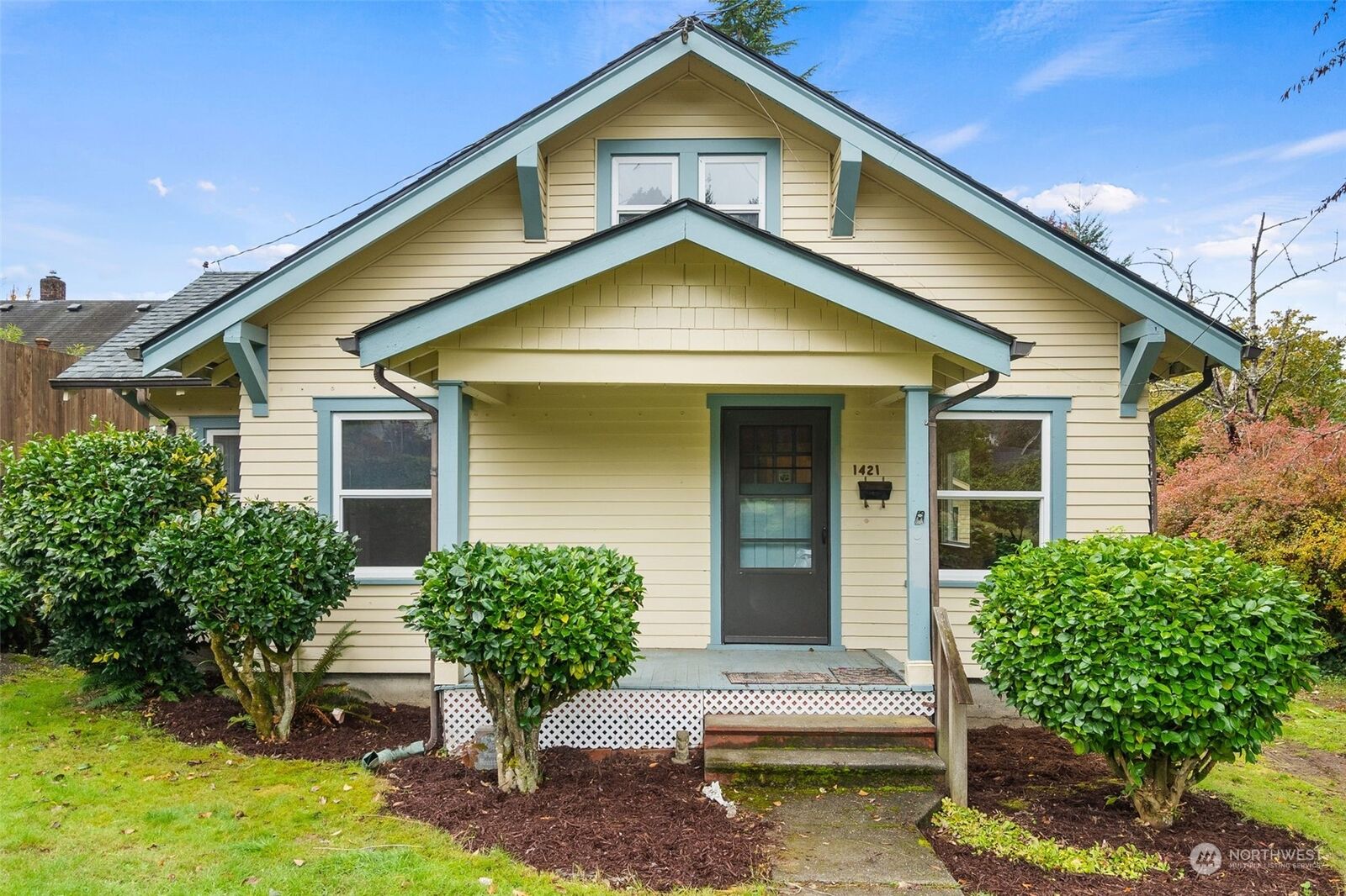 Property Photo:  1421 5th Avenue SE  WA 98501 