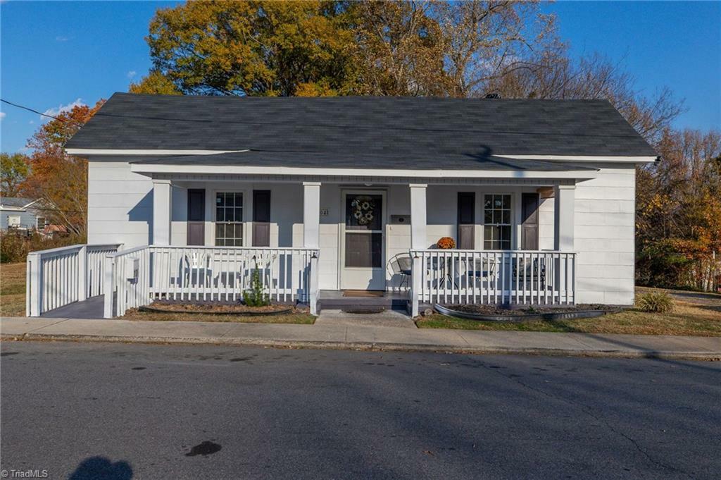 Property Photo:  104 Boulevard Street  NC 27288 