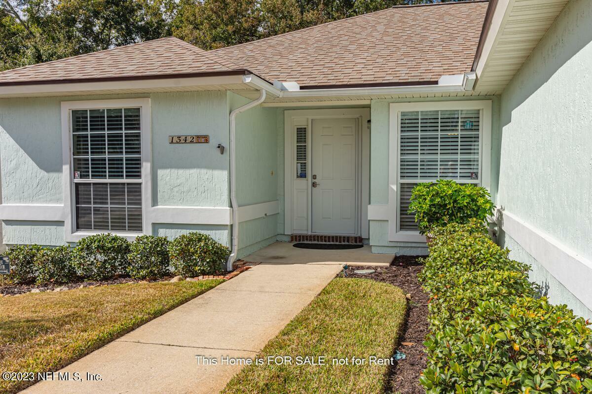 Property Photo: 1342 Blue Eagle Way E FL 32225