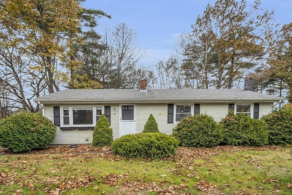 Property Photo:  39 Glenwood Drive  MA 01453 