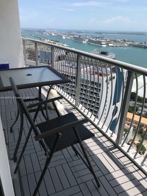 Property Photo:  1750 N Bayshore Dr 4812  FL 33132 