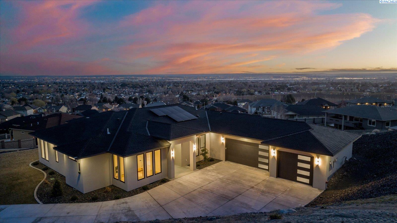 Property Photo: 5217 S Quincy Pl WA 99337