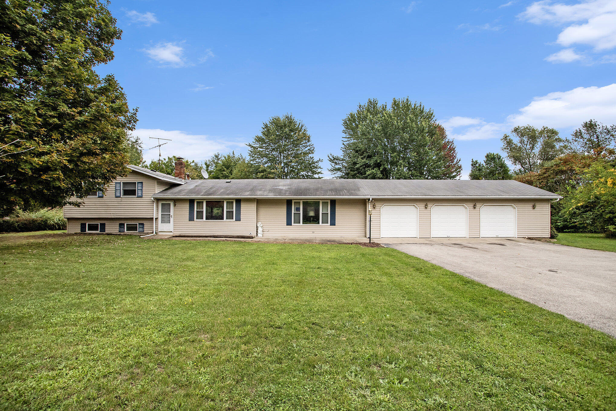 Property Photo: 32869 County Road 673 MI 49013