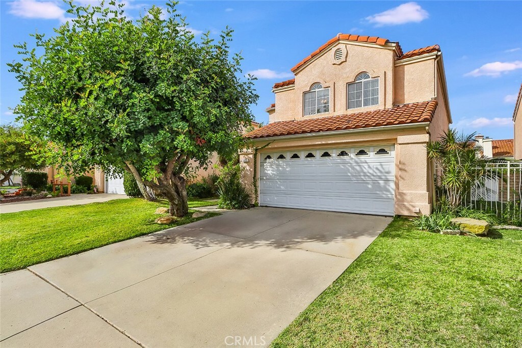 Property Photo:  611 Brademas Court  CA 93065 