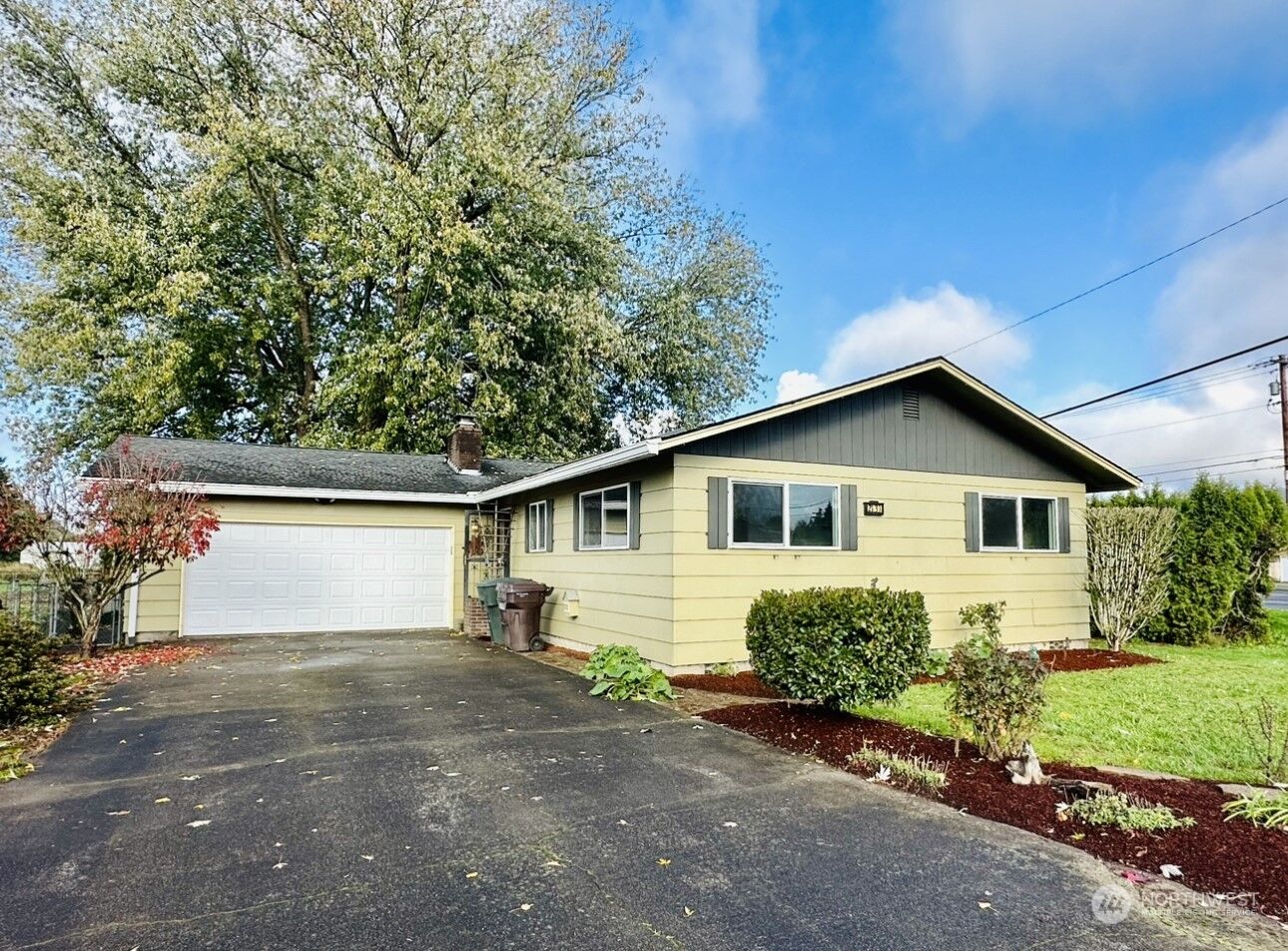 Property Photo:  2131 35th Avenue  WA 98632 