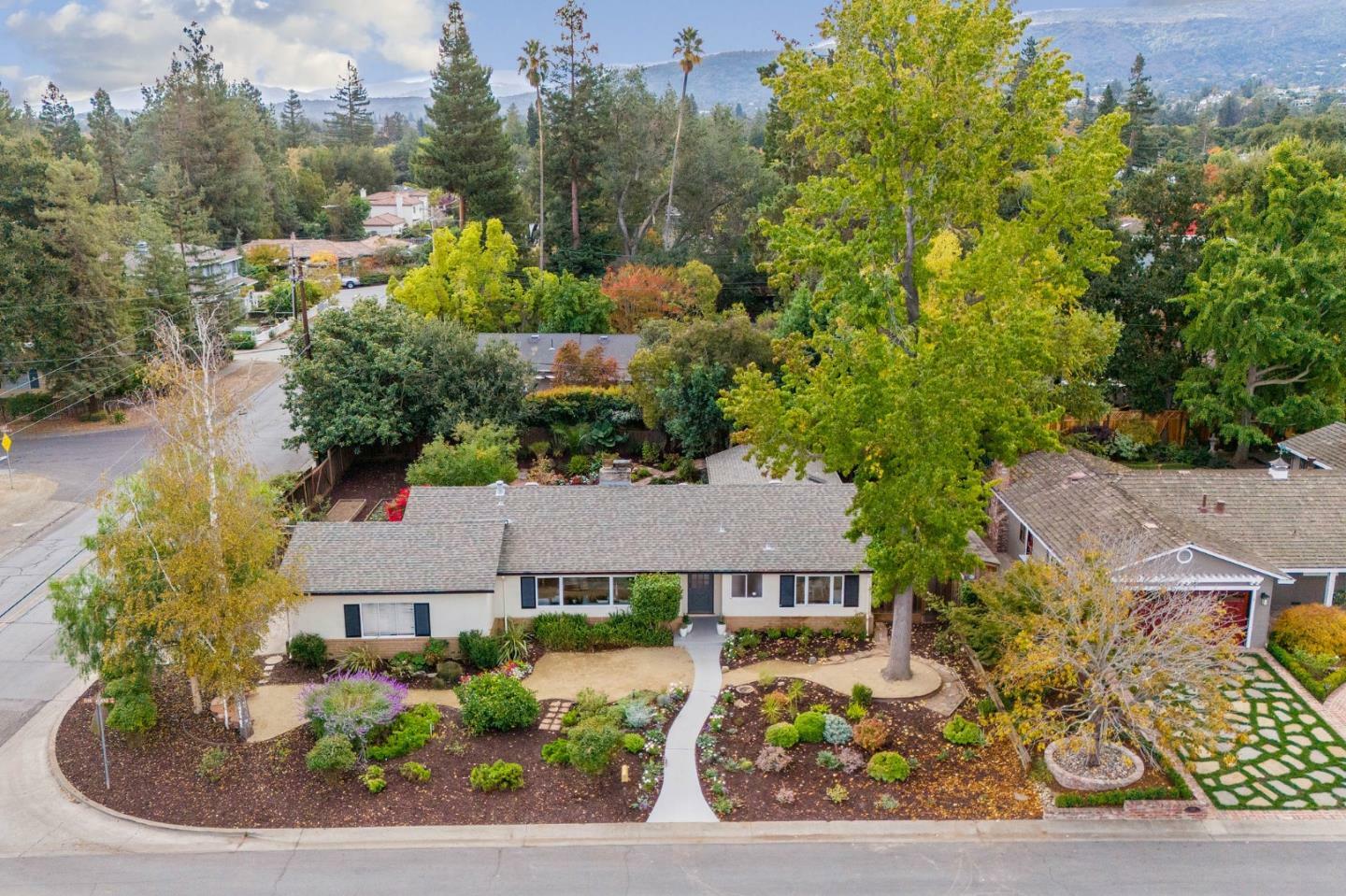 Property Photo: 556 Hawthorne Court CA 94024