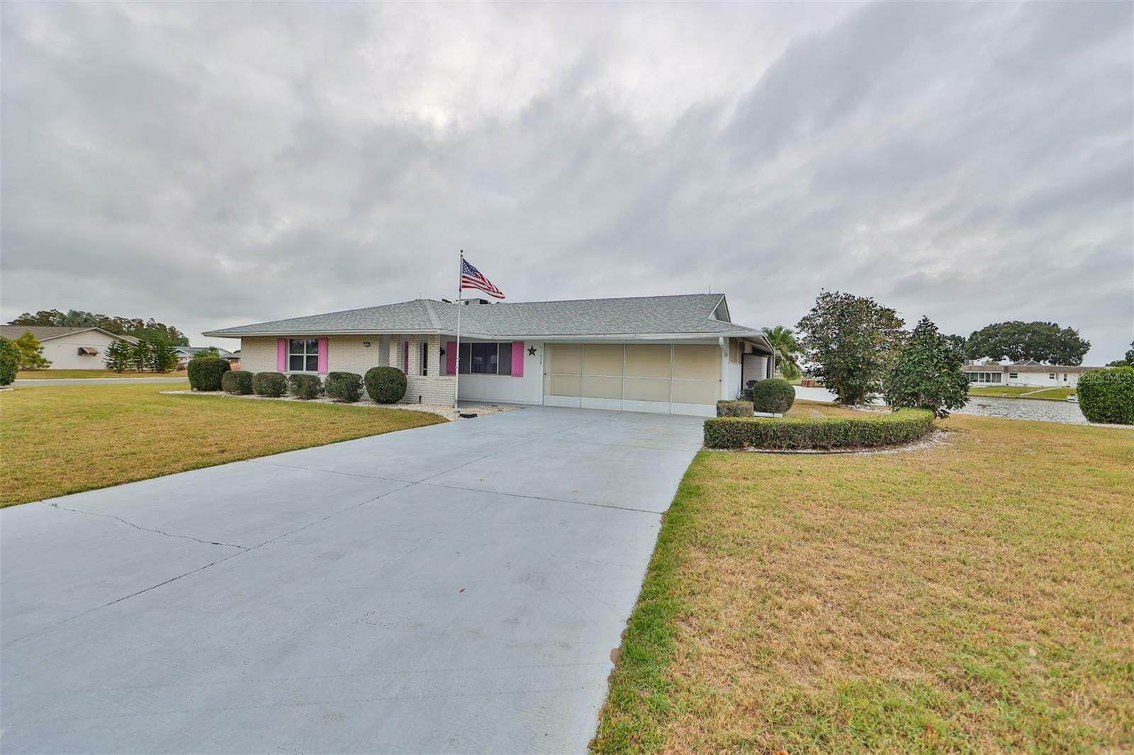 Property Photo:  1628 Vincennes Drive  FL 33573 