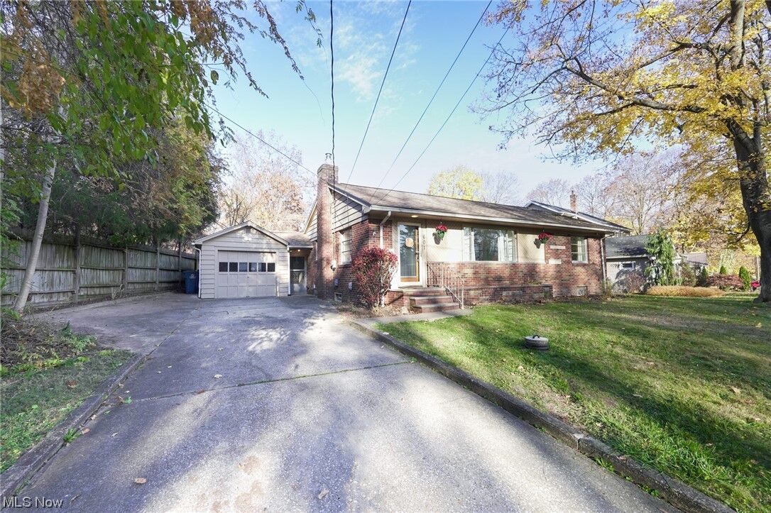 Property Photo:  601 Shook Road  OH 44319
