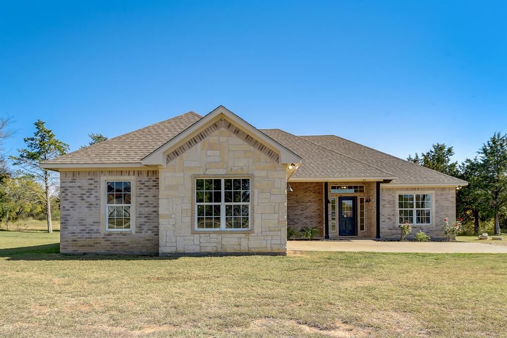 Property Photo: 211 Red River Run TX 76245