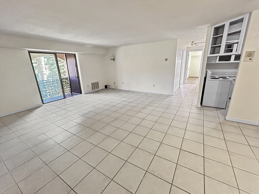 Property Photo: 685 Oak St 21-9 MA 02301