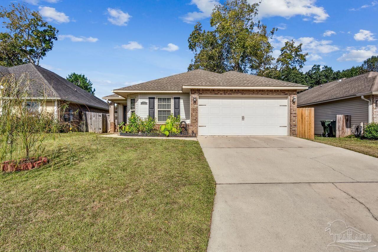 Property Photo: 656 Edith Ln FL 32534