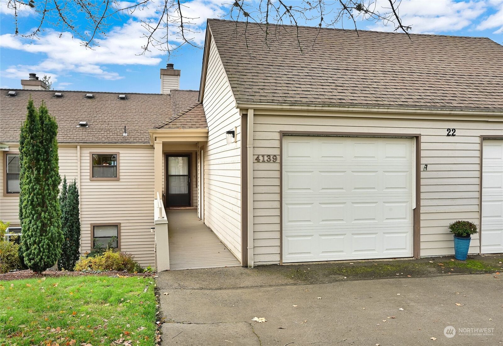 Property Photo:  4139  223rd Place SE 2070  WA 98029 