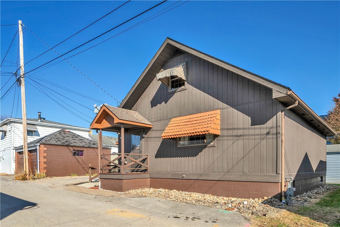 Property Photo:  372 1/2 Lincoln Ave  PA 15656 