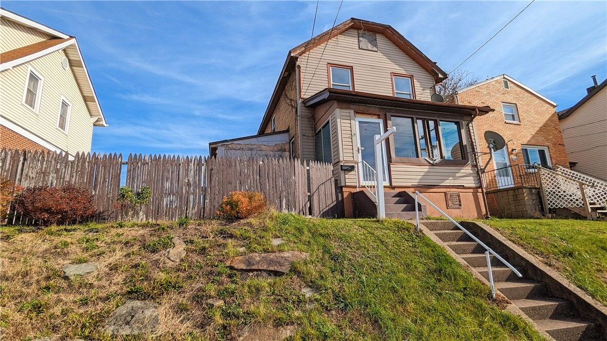 Property Photo:  1707 Grandview Ave  PA 15132 