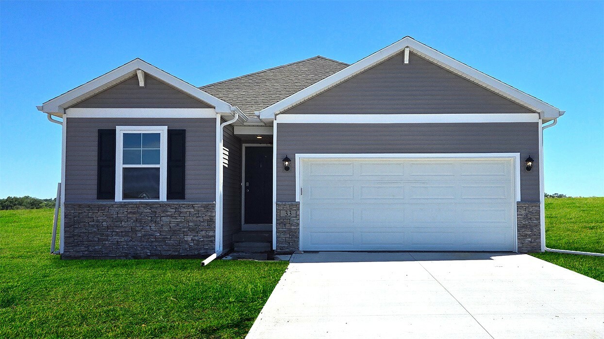 Property Photo: 33 Pompas Drive SW IA 52404