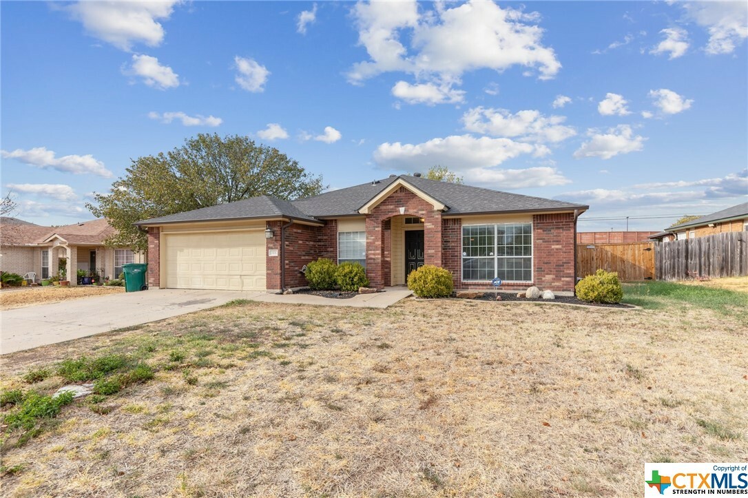 Property Photo:  113 Shawnee Trail  TX 76548 