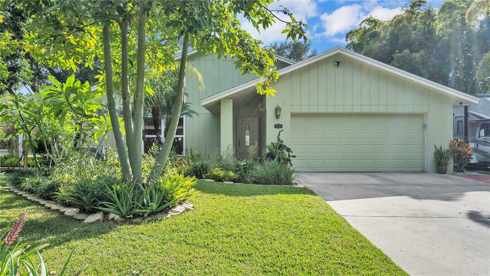Property Photo: 1117 Palace Place FL 33813