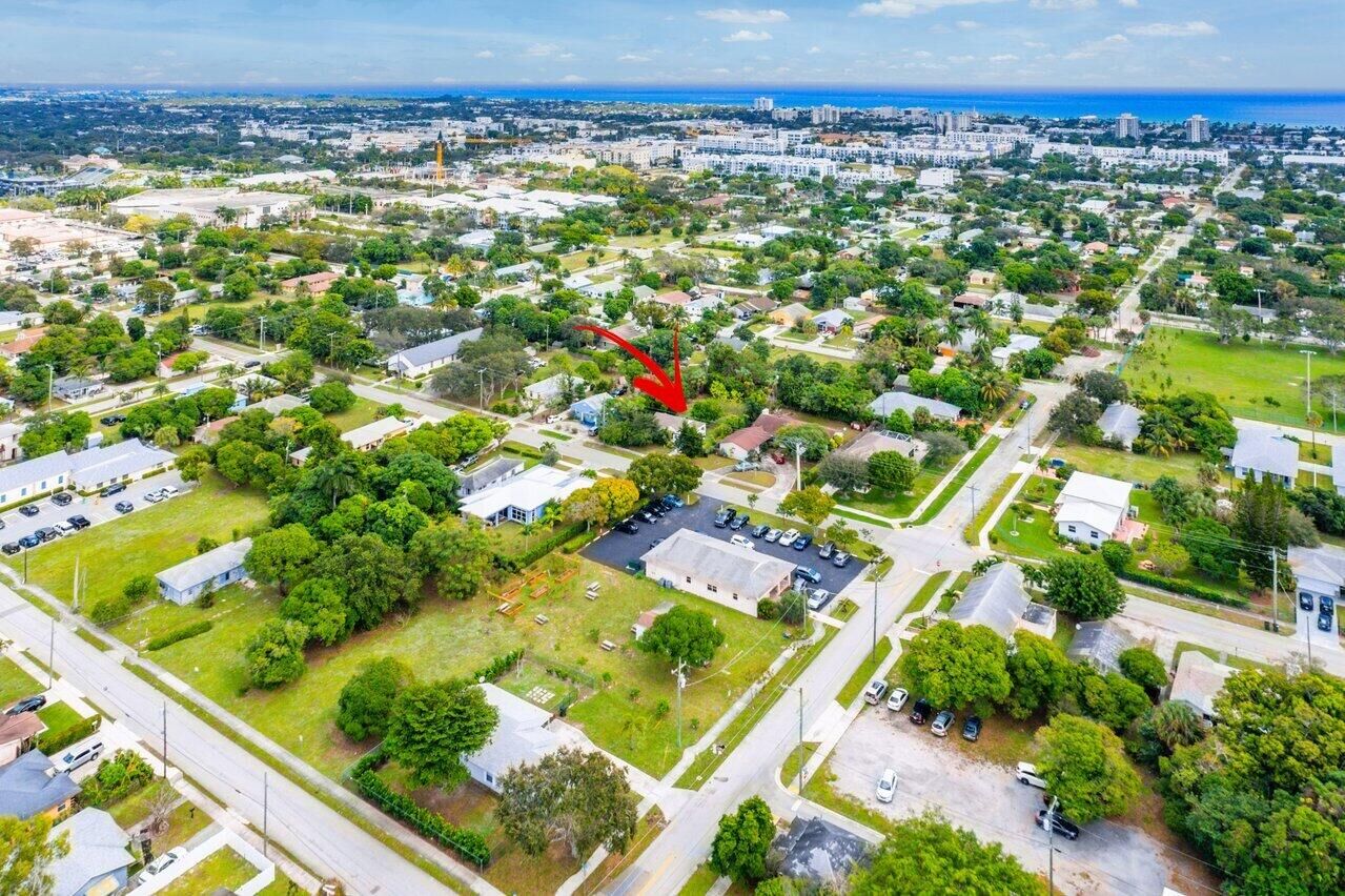 Property Photo:  229 SW 4th Avenue  FL 33444 