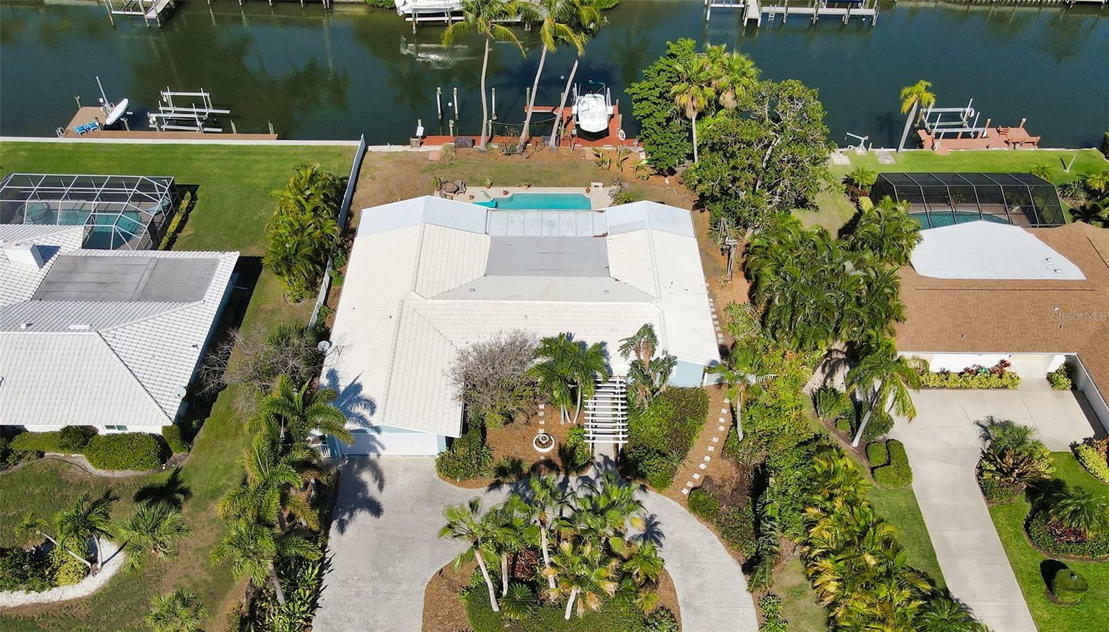 Property Photo:  711 Emerald Harbor Drive  FL 34228 