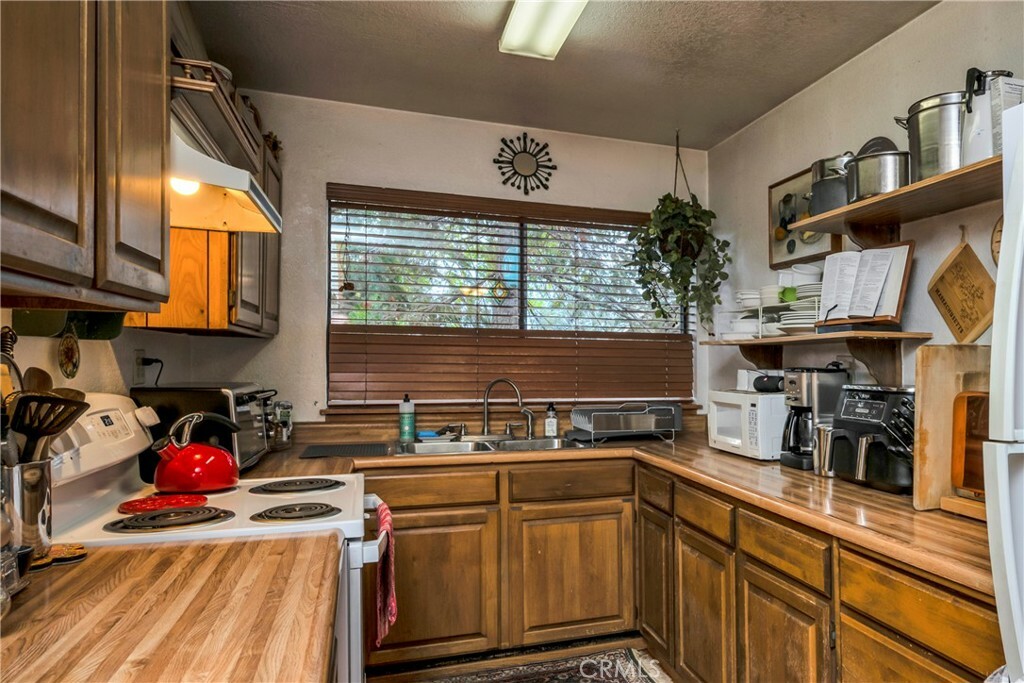 Property Photo:  6916 Oak View Drive  CA 95458 