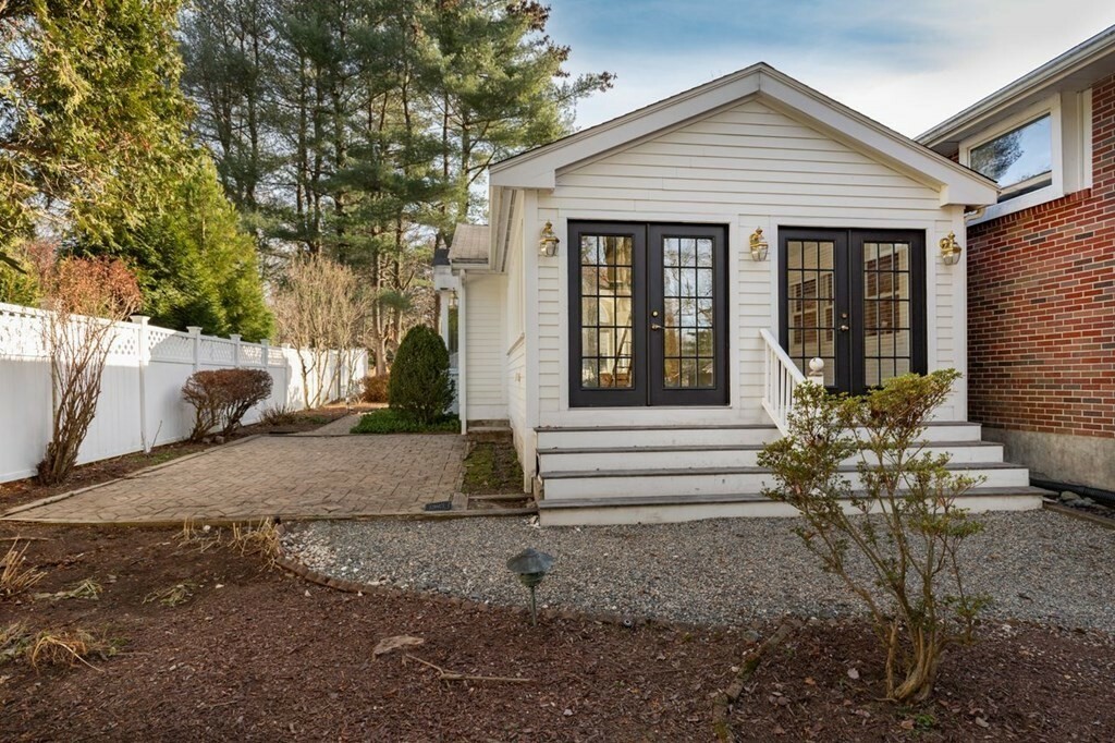 Property Photo: 17 Dudley Rd MA 02421