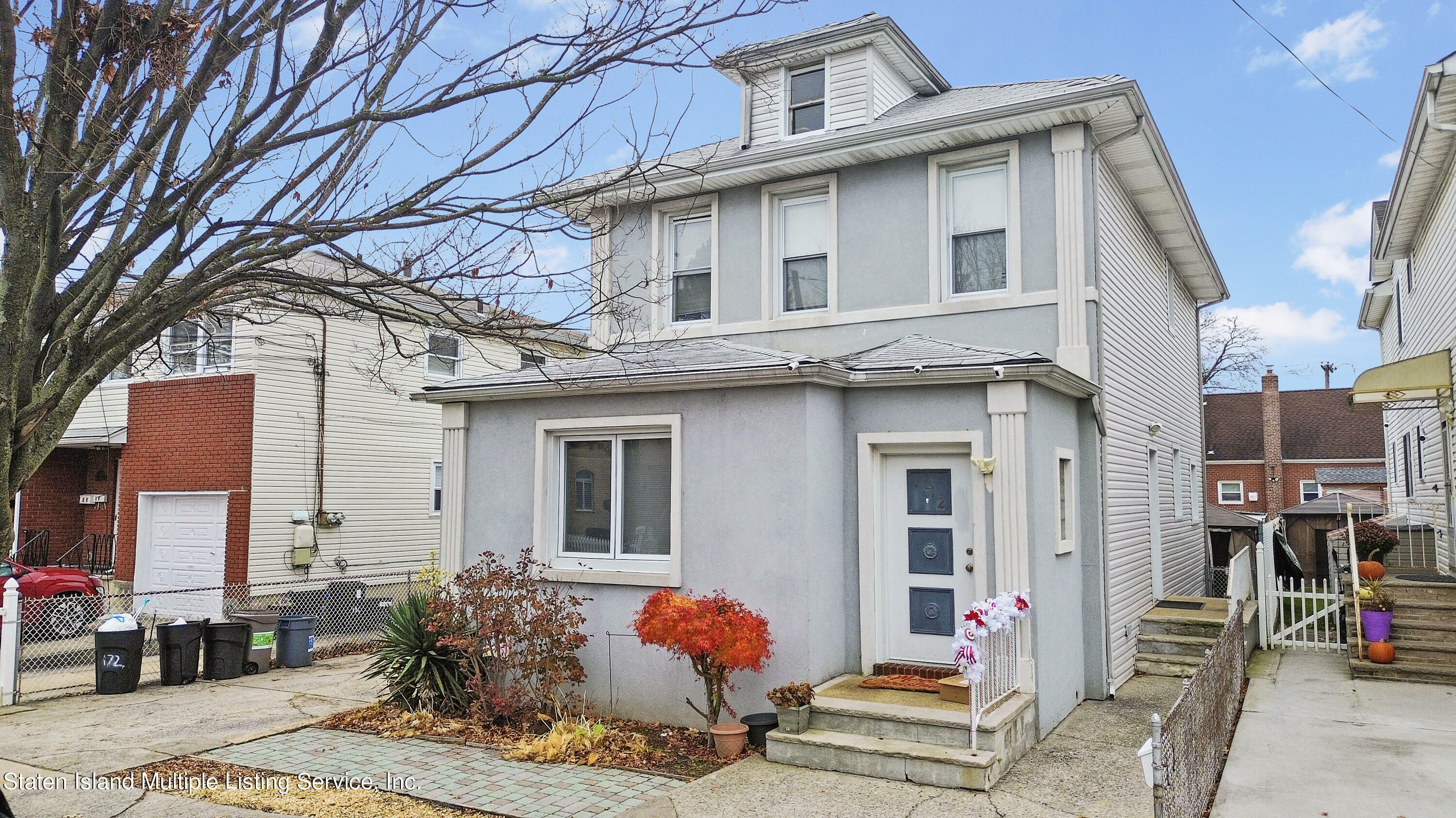 Property Photo:  172 Hickory Avenue  NY 10305 