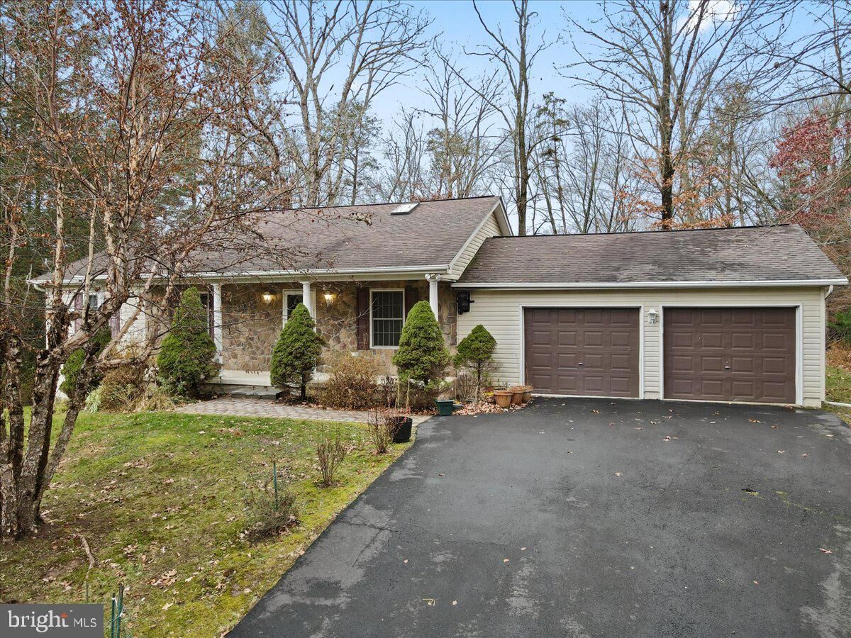 Property Photo:  6208 Deer Dr N  PA 18302 