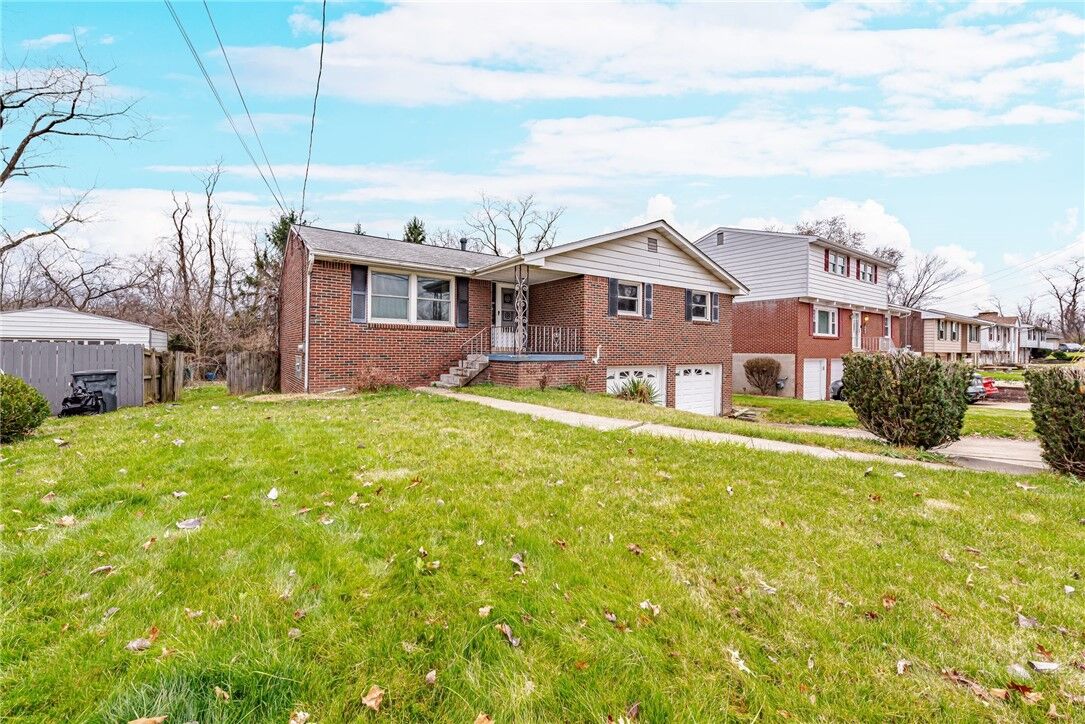Property Photo:  545 Twin Oak Dr  PA 15235 