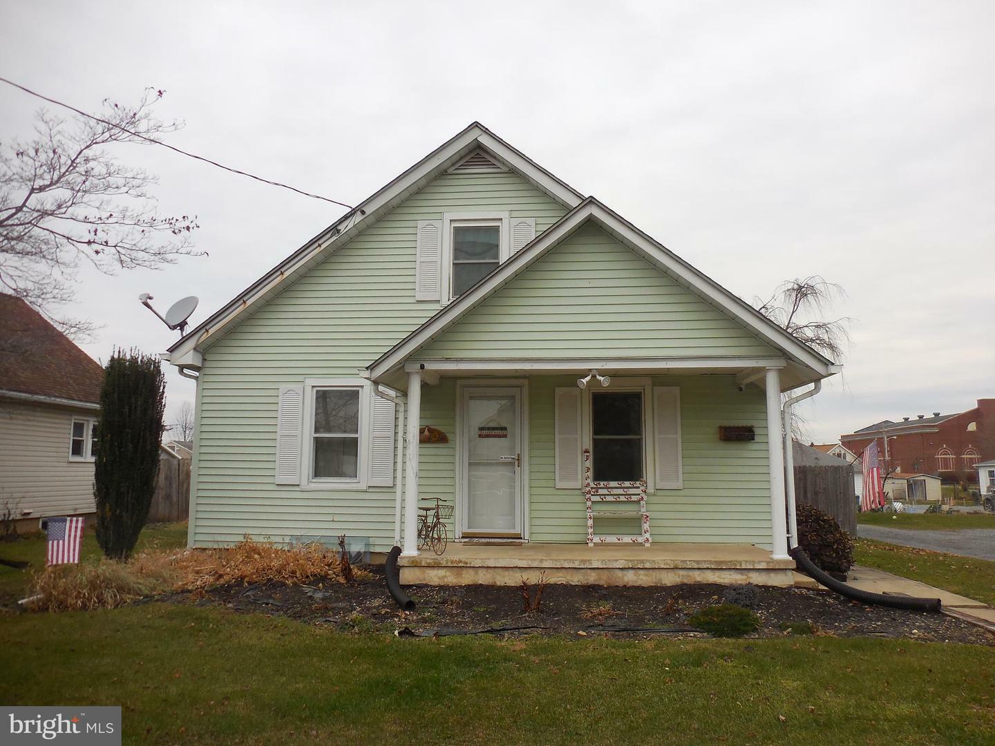 Property Photo:  209 W Oak Street  PA 17078 