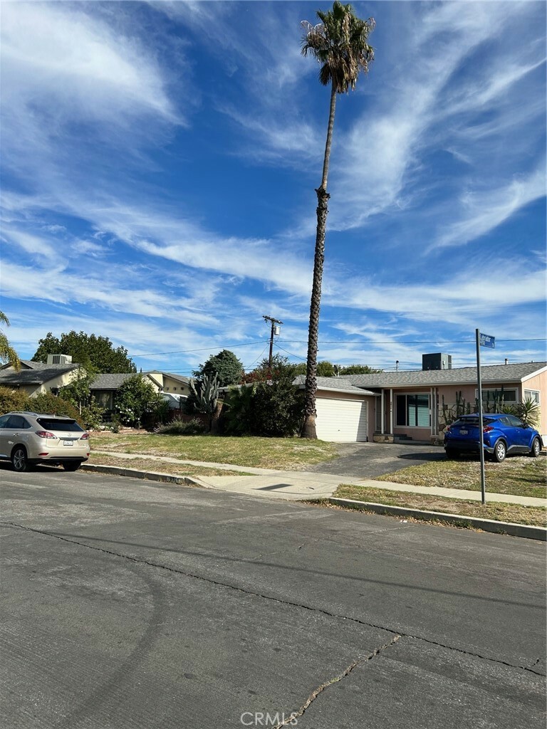 Property Photo:  9828 Natick Avenue  CA 91343 