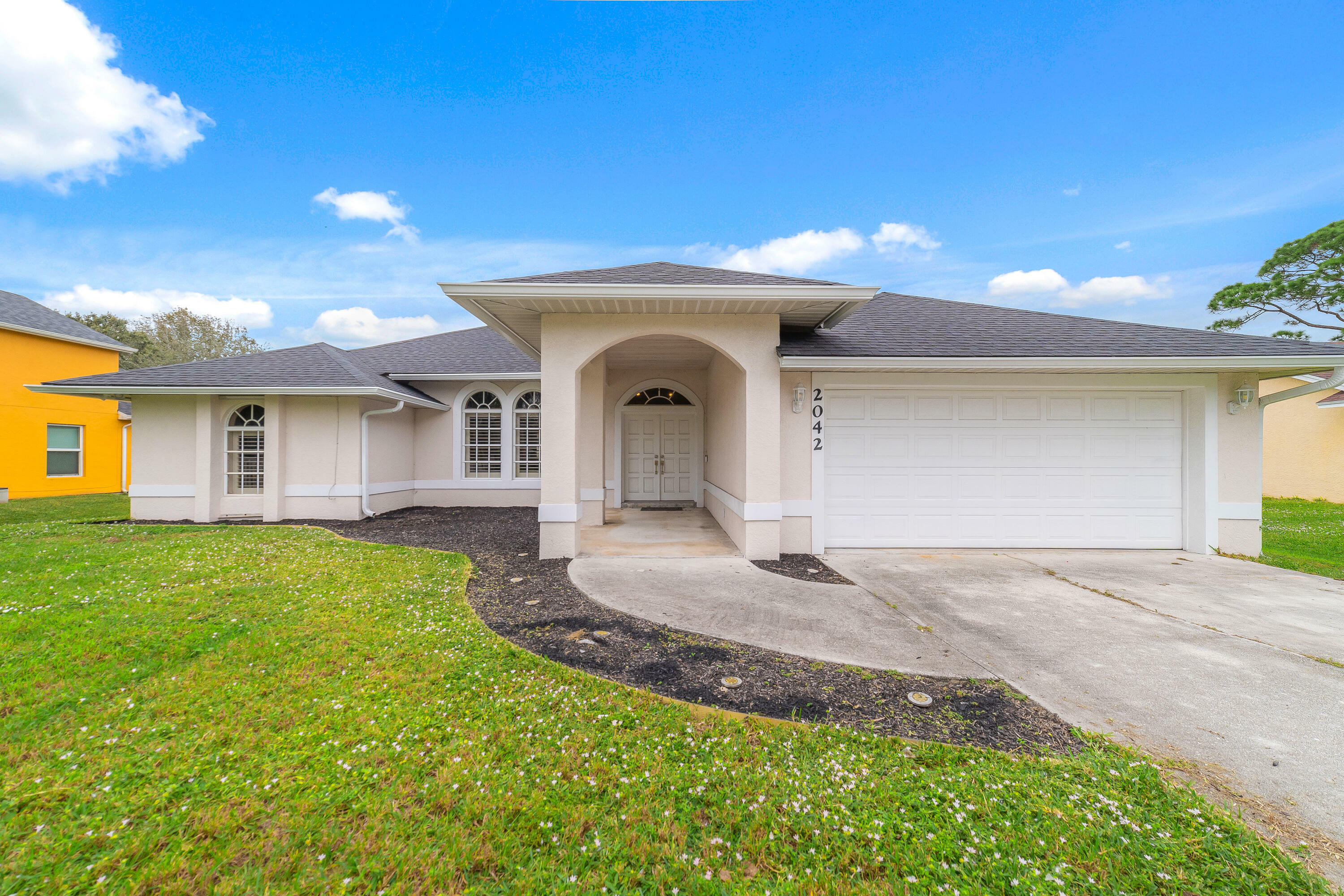 Property Photo:  2042 SW Capeador Street  FL 34953 