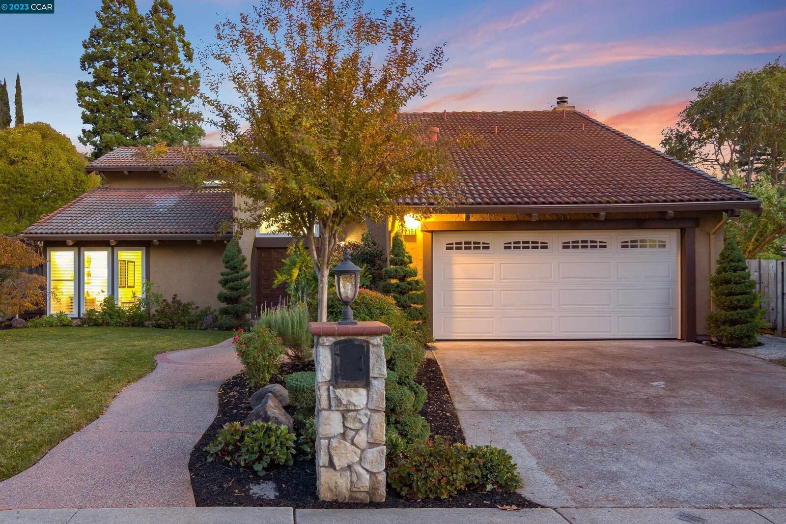 Property Photo:  215 Heather Pl  CA 94526 