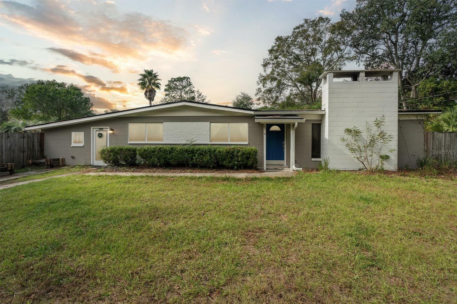 Property Photo:  2208 NE 12th Street  FL 32609 