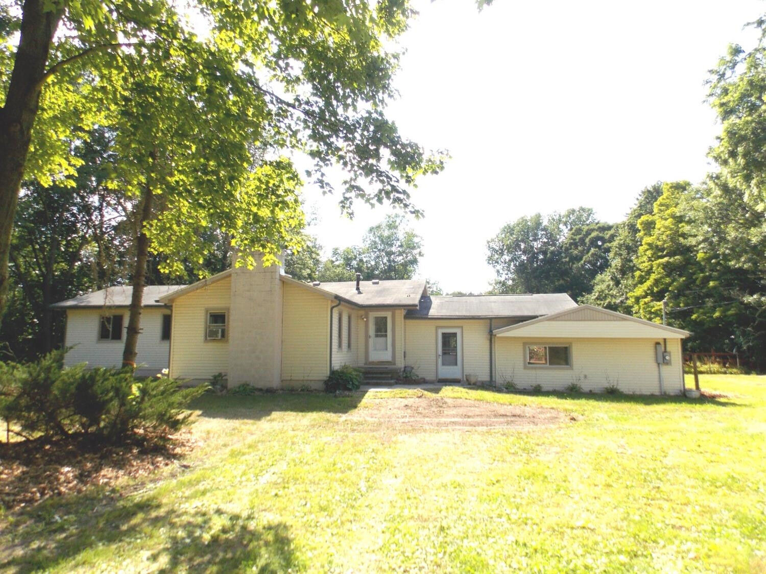 Property Photo: 11516 Tuttle Hill Road MI 48191