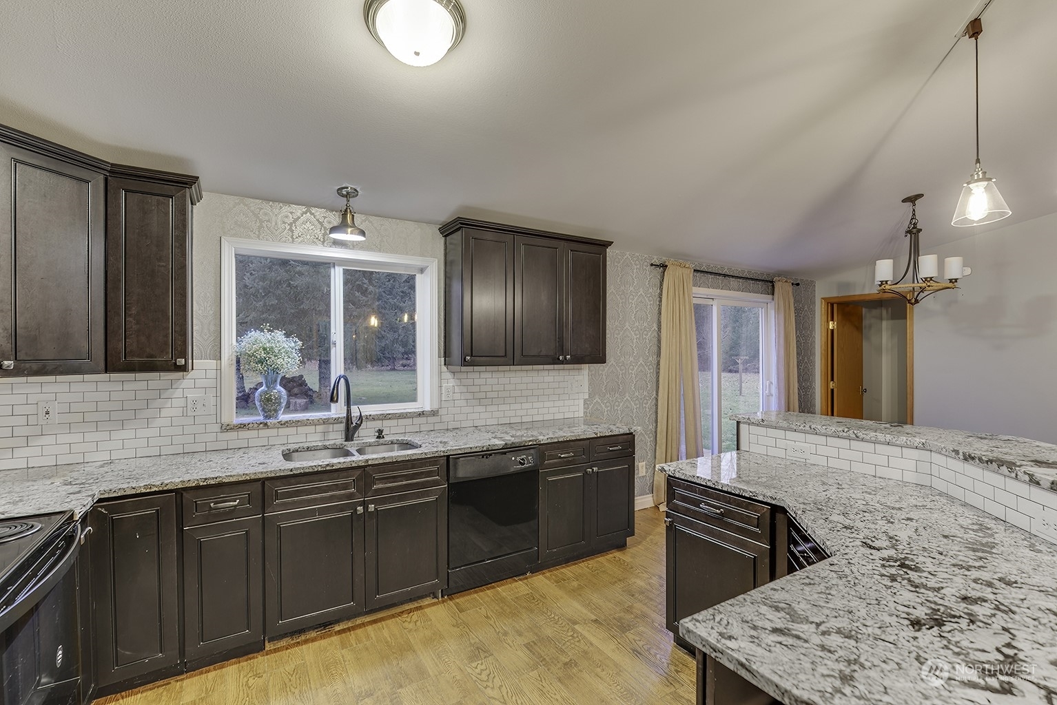 Property Photo: 852 Centerfire WA 98649