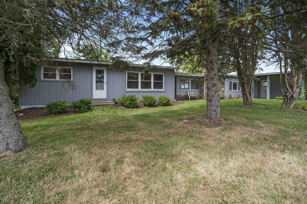 Property Photo:  402 Van Ostrand Road  NY 13073 