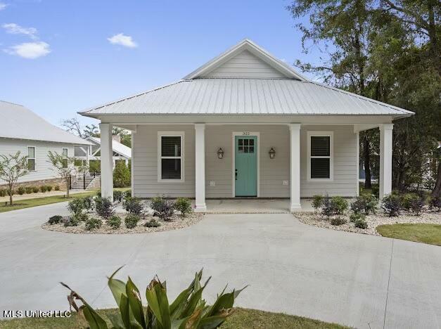 Property Photo:  322 Magnolia Avenue  MS 39564 