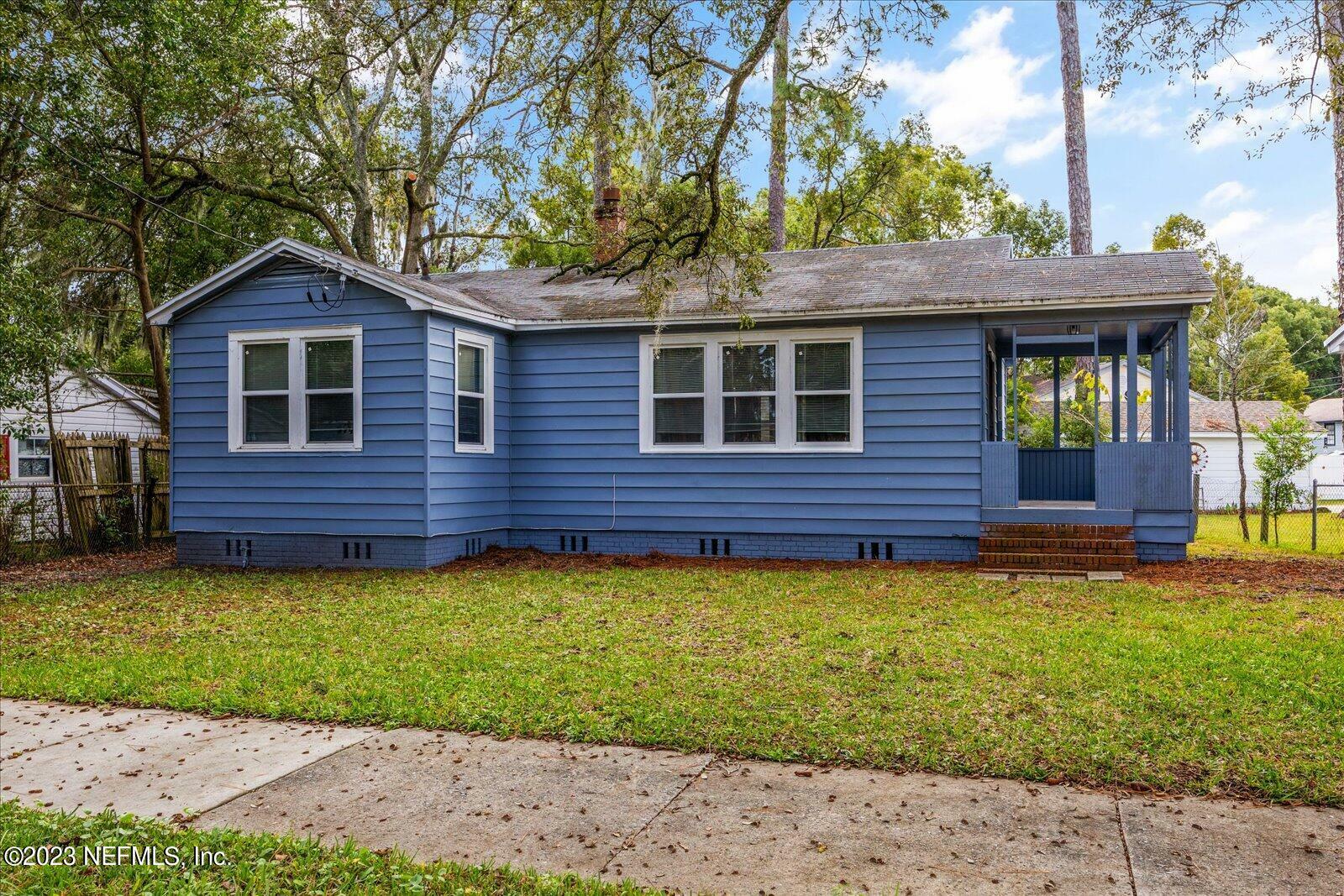 Property Photo: 212 Lawton Avenue FL 32208