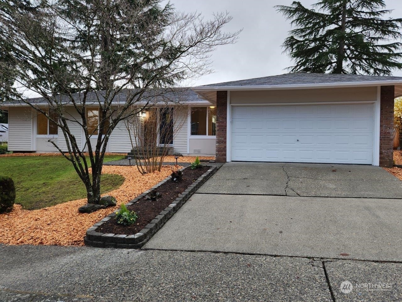 Property Photo:  14219 NE 64th Ct  WA 98052 