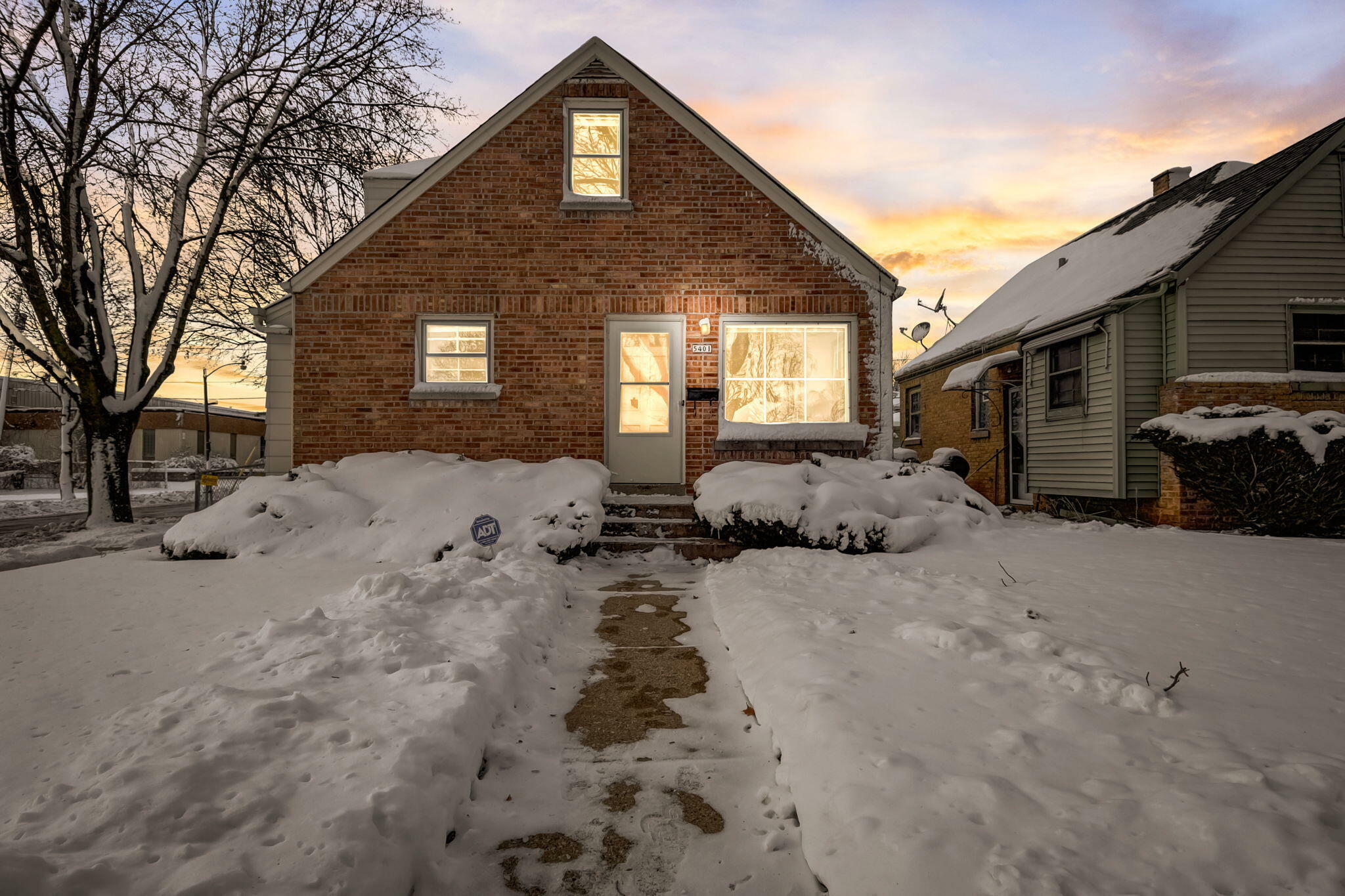 Property Photo: 5401 N 40th St WI 53209