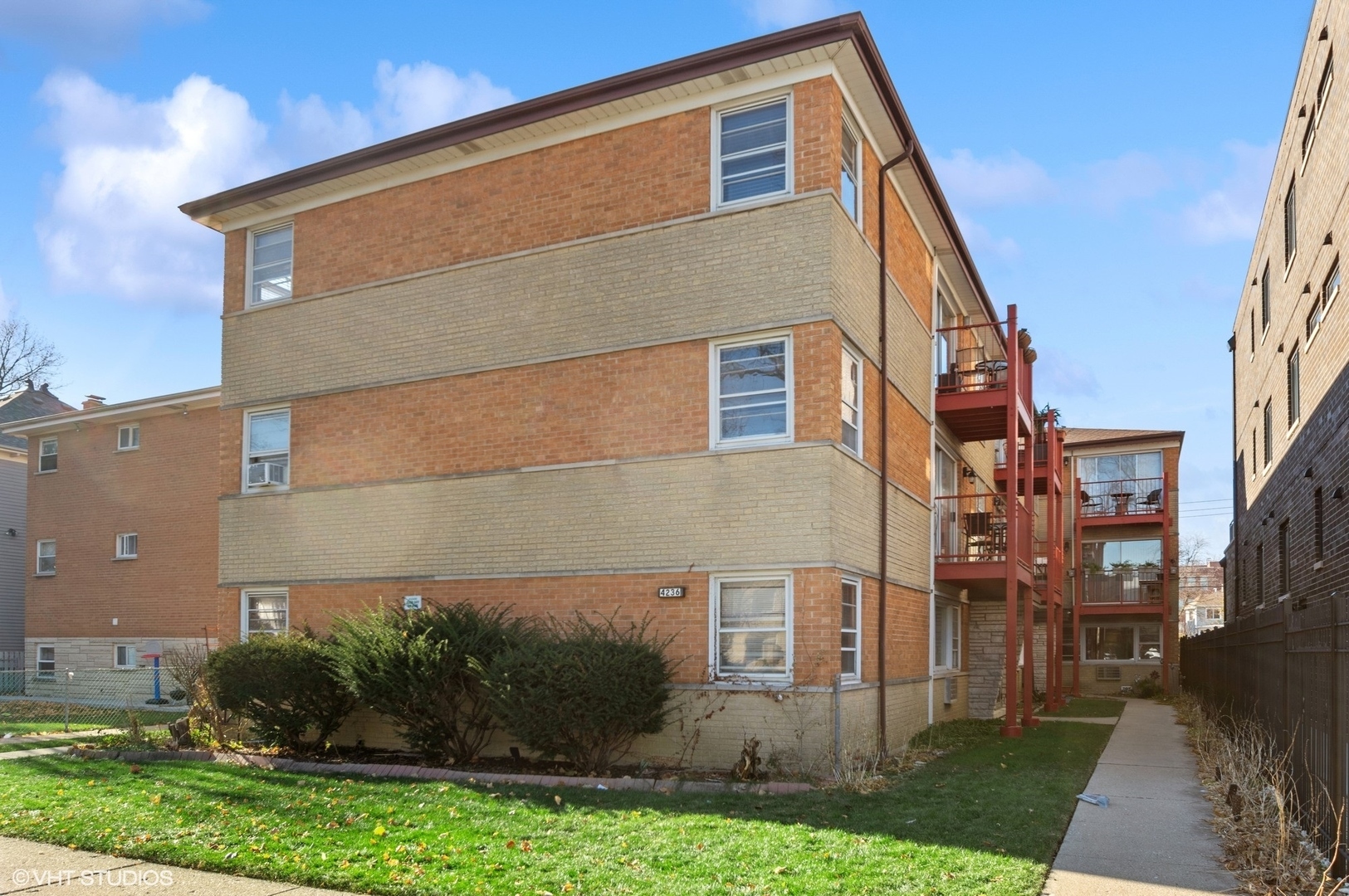 Property Photo: 4236 N Kedvale Avenue G4 IL 60641