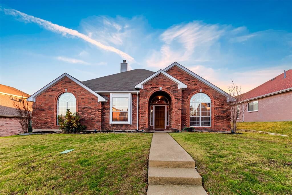 Property Photo:  2810 Southridge Drive  TX 75048 