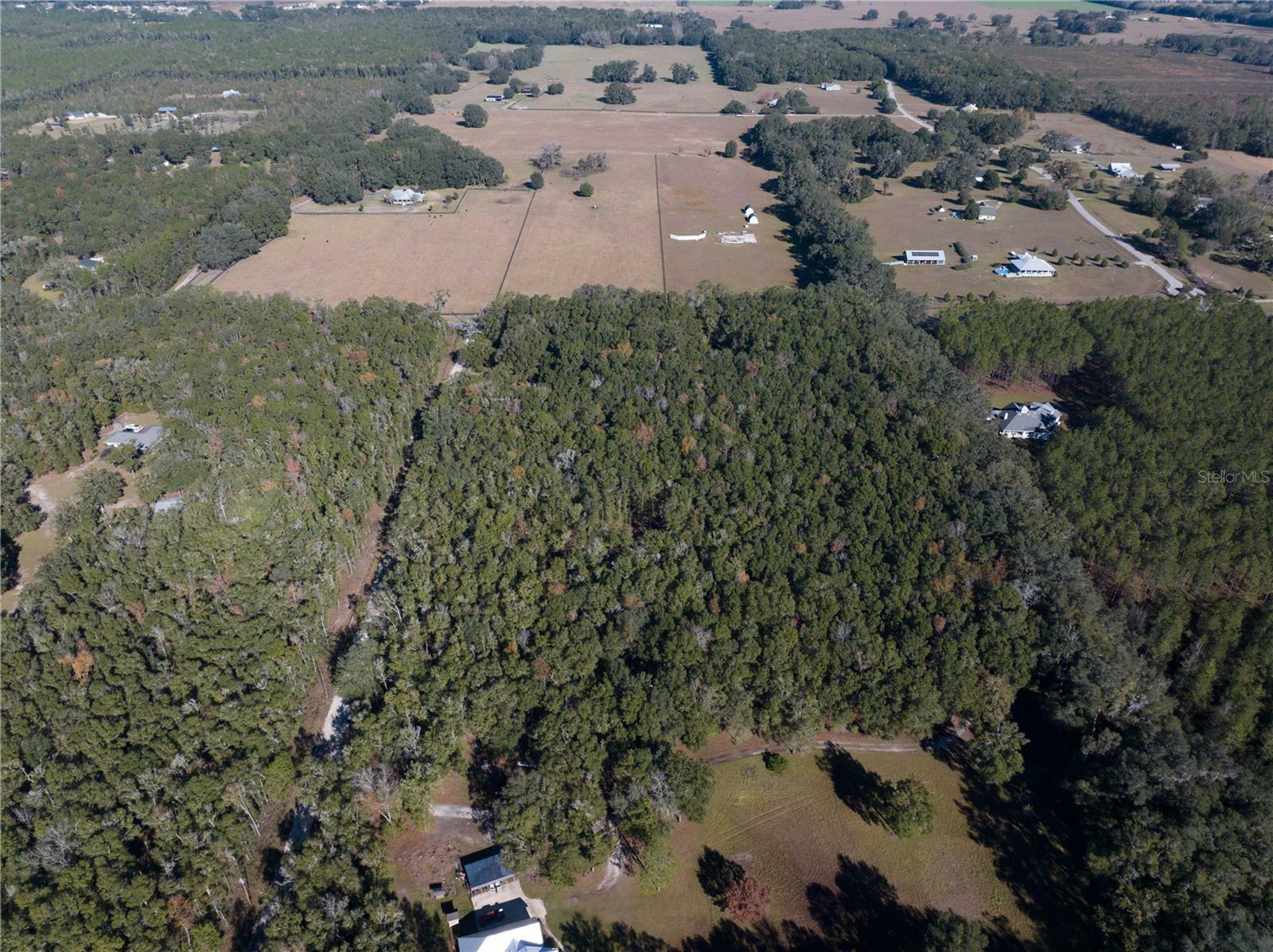 Property Photo: 23419 NW 142nd Avenue FL 32643